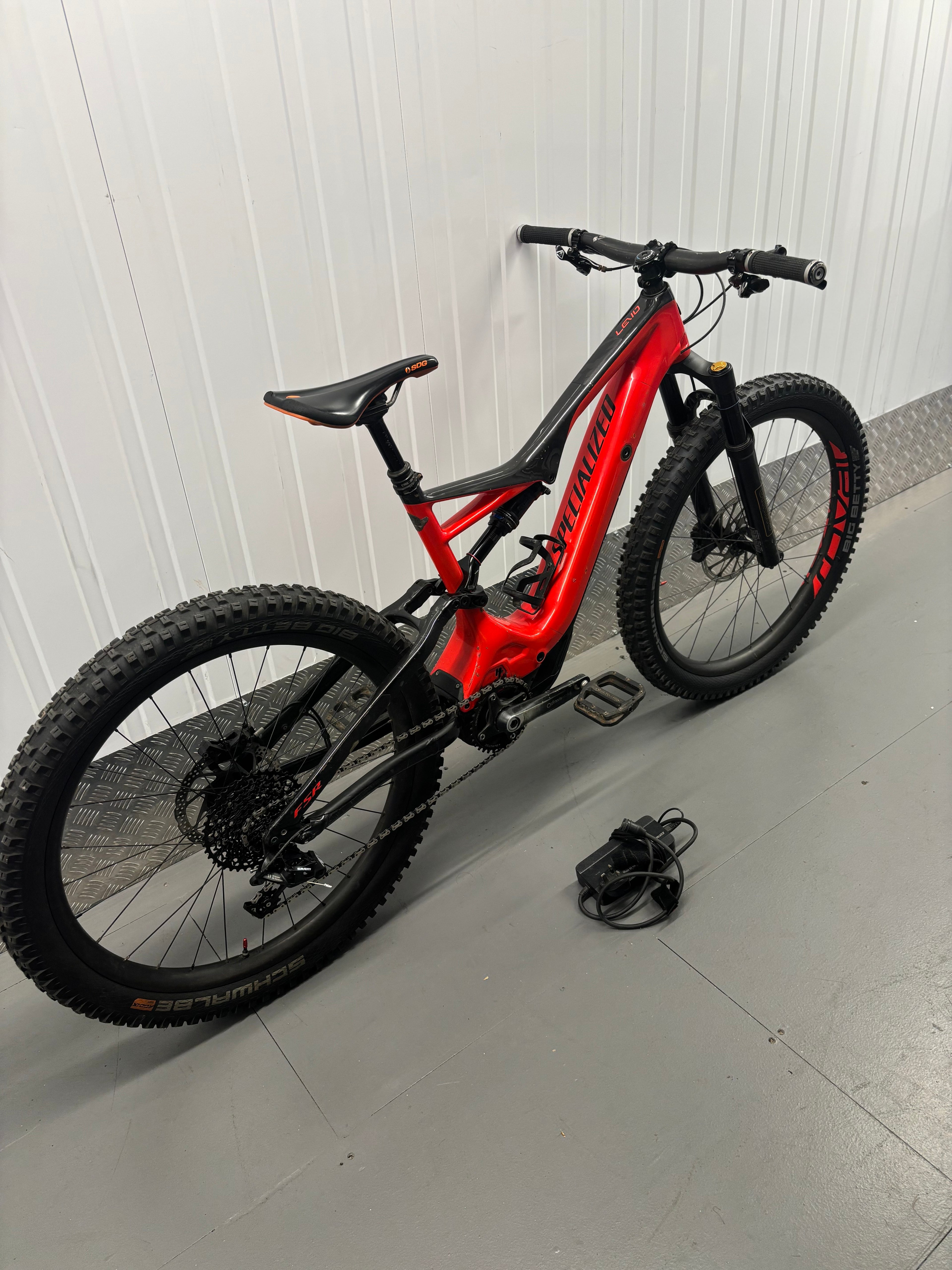 Specialized Turbo Levo – Carbon EMTB – Öhlins – Only 500 Miles